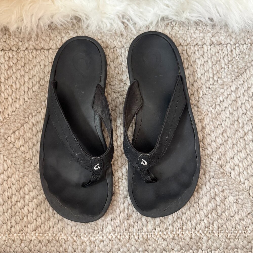 OluKai Women’s Black Comfort Flip Flops | Leather Footbed | Size 8.5